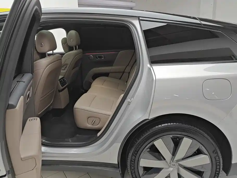 Li Auto i6 2026 2025 4WD Base Model