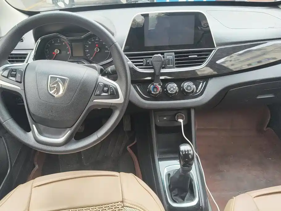 Baojun 310 2016 2016 1.2L Manual Luxury Type