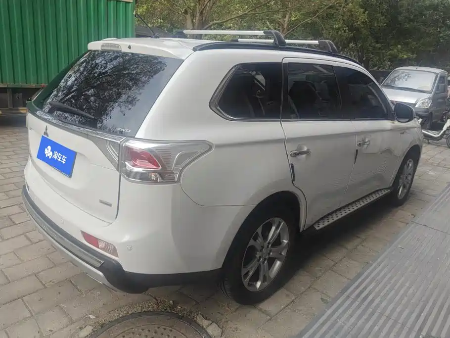 صورة 3 - Mitsubishi Outlander (Import)