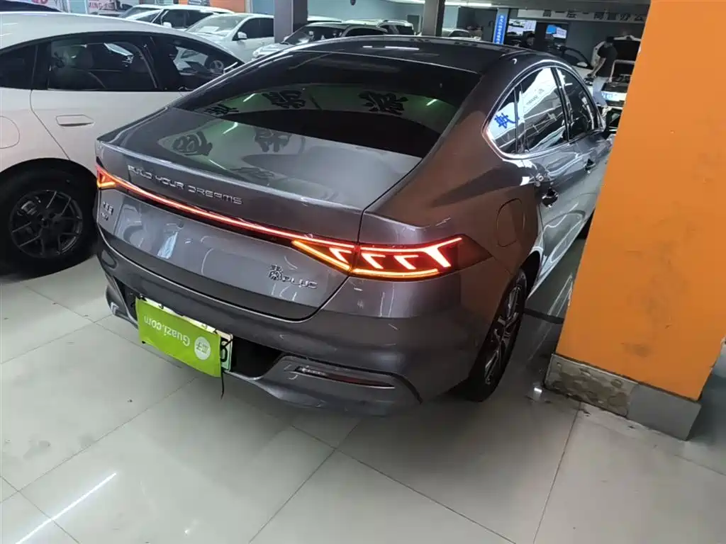 BYD Qin PLUS 2024 Glory Edition DM-i 120KM Leading фото 7