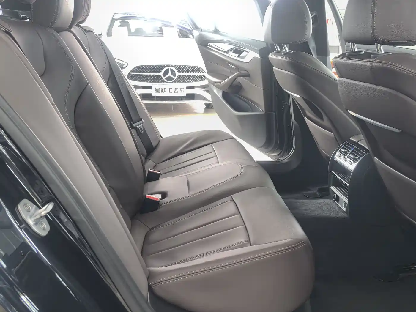 BMW 5 Series 2018 525Li M Sport Package фото 14
