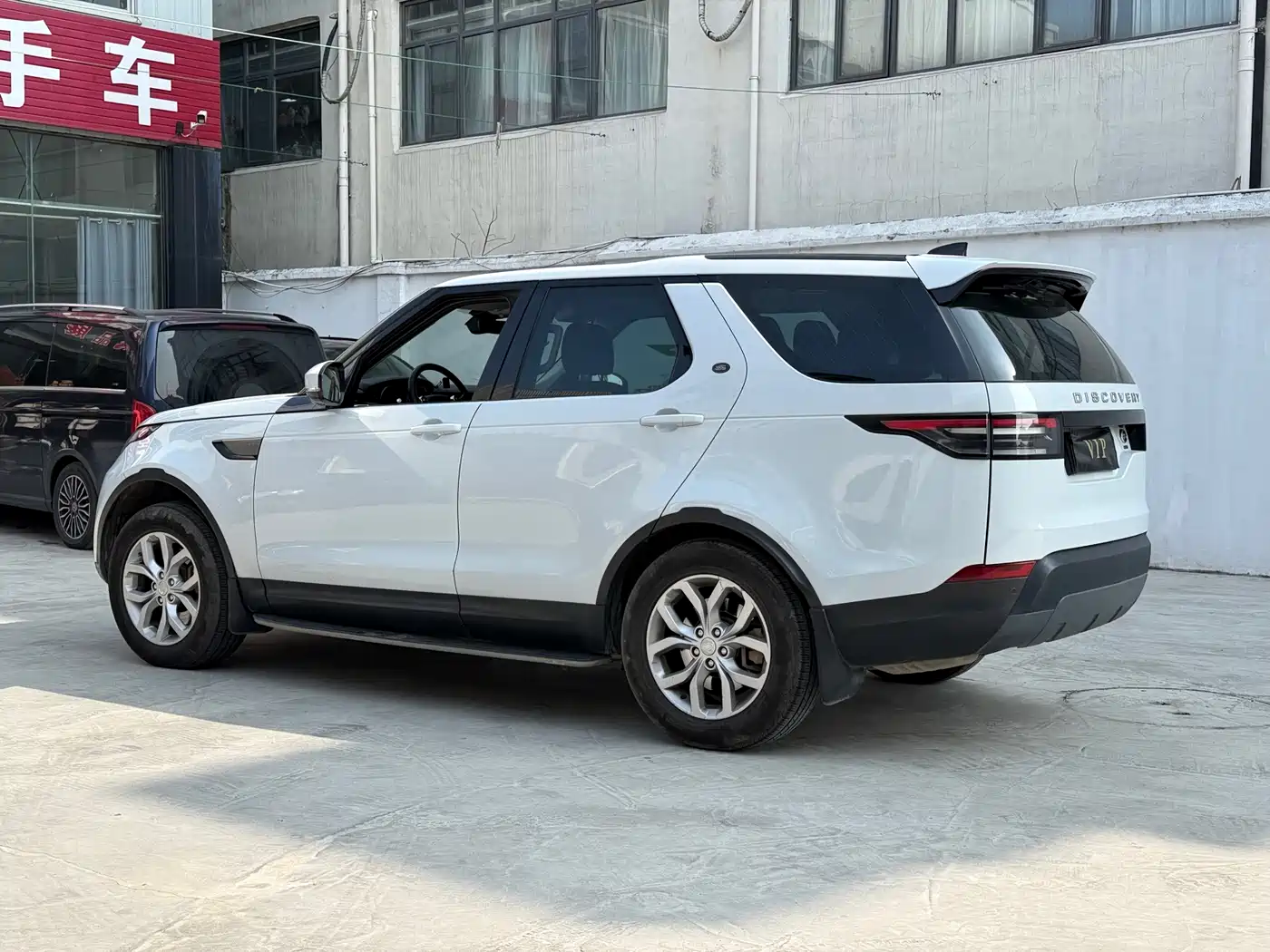 Land Rover Discovery 2017 3.0 SC V6 SE фото 6
