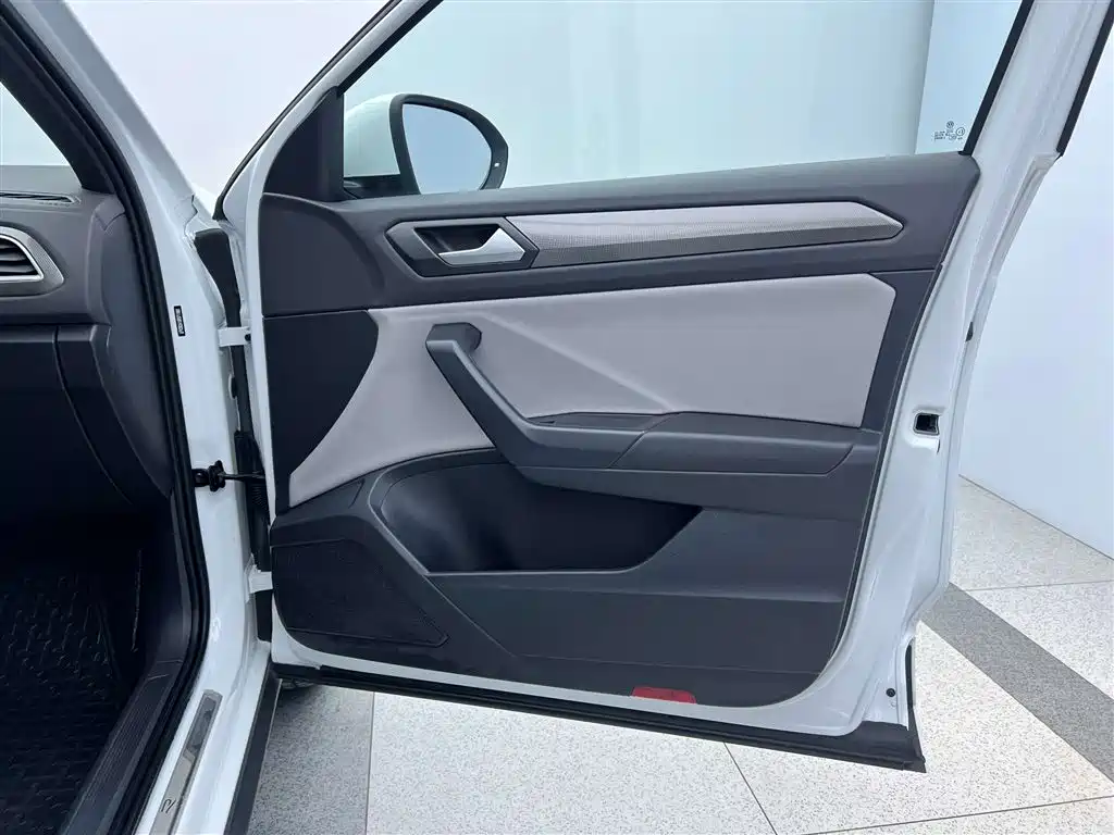 Volkswagen T-ROC 2024 300TSI DSG 2WD Morning Light Edition фото 28