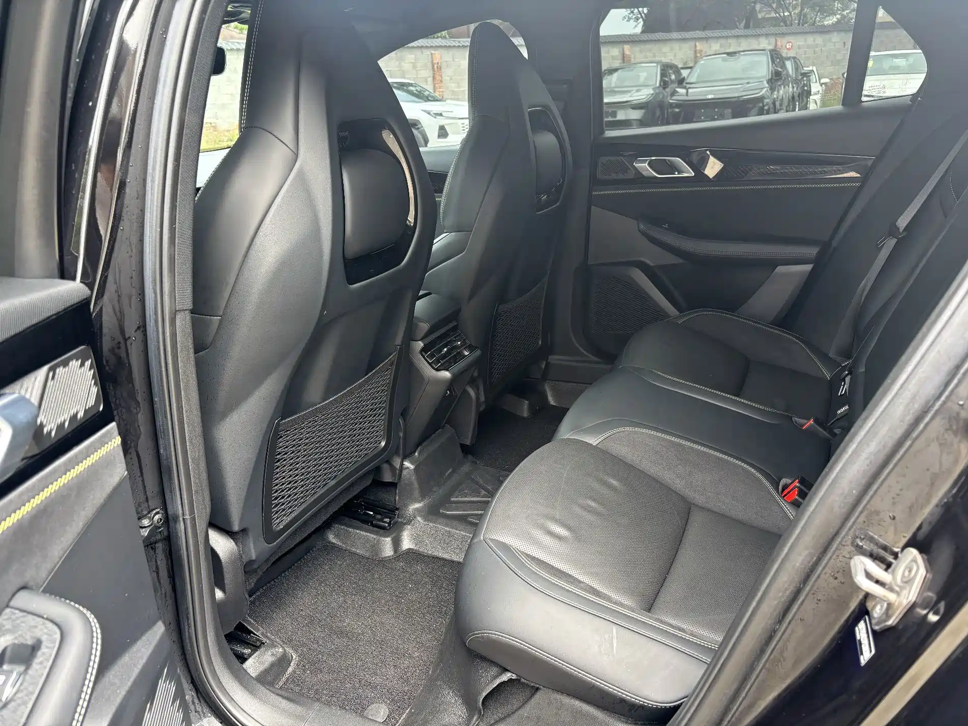Фото 8 - Lynk & Co 03