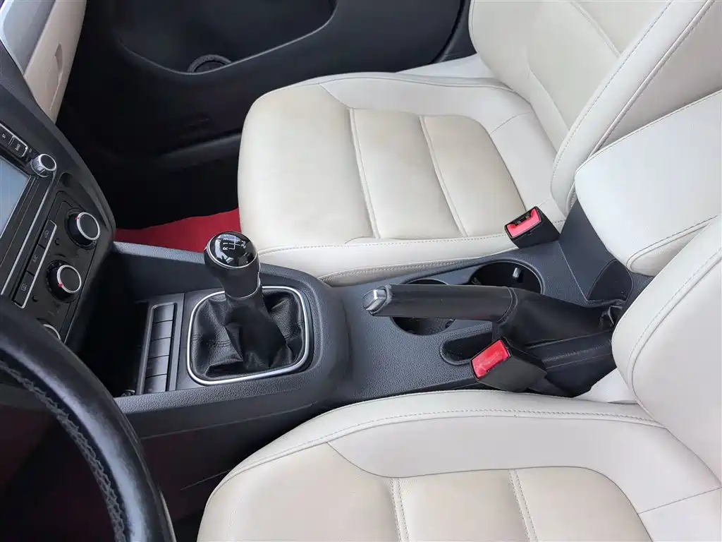 Volkswagen Sagitar 2014 1.6L Manual Comfort фото 7