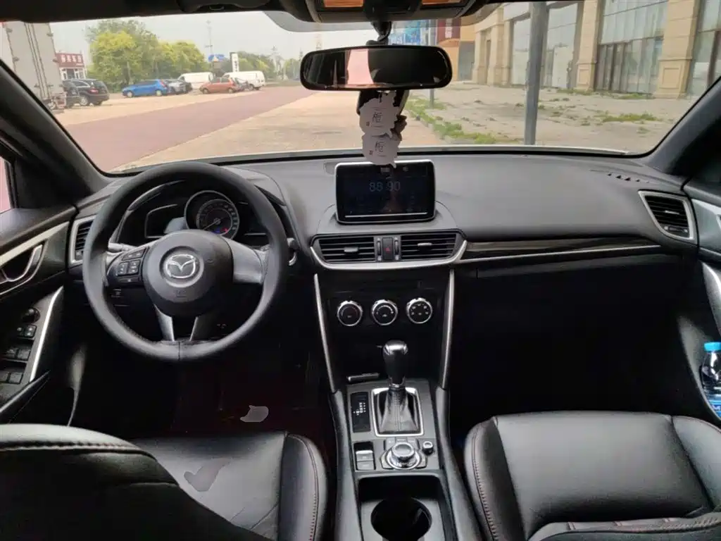 Фото 10 - Mazda CX-4