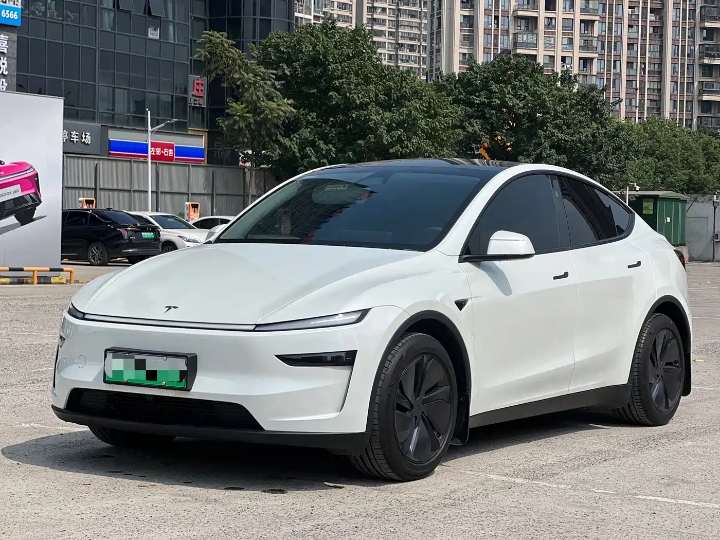 Tesla Model Y 2025 Model Long Range All-Wheel Drive Launch Edition