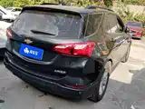 Photo 3 - Chevrolet Equinox