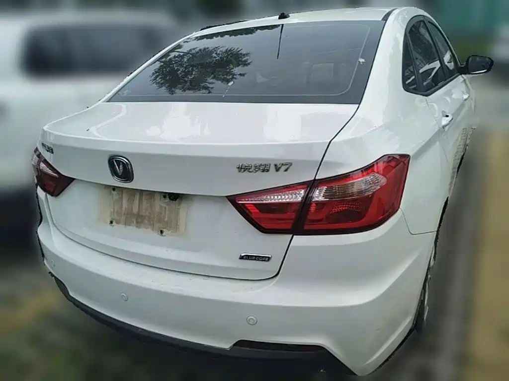 Фото 8 - Changan Yuexiang V7