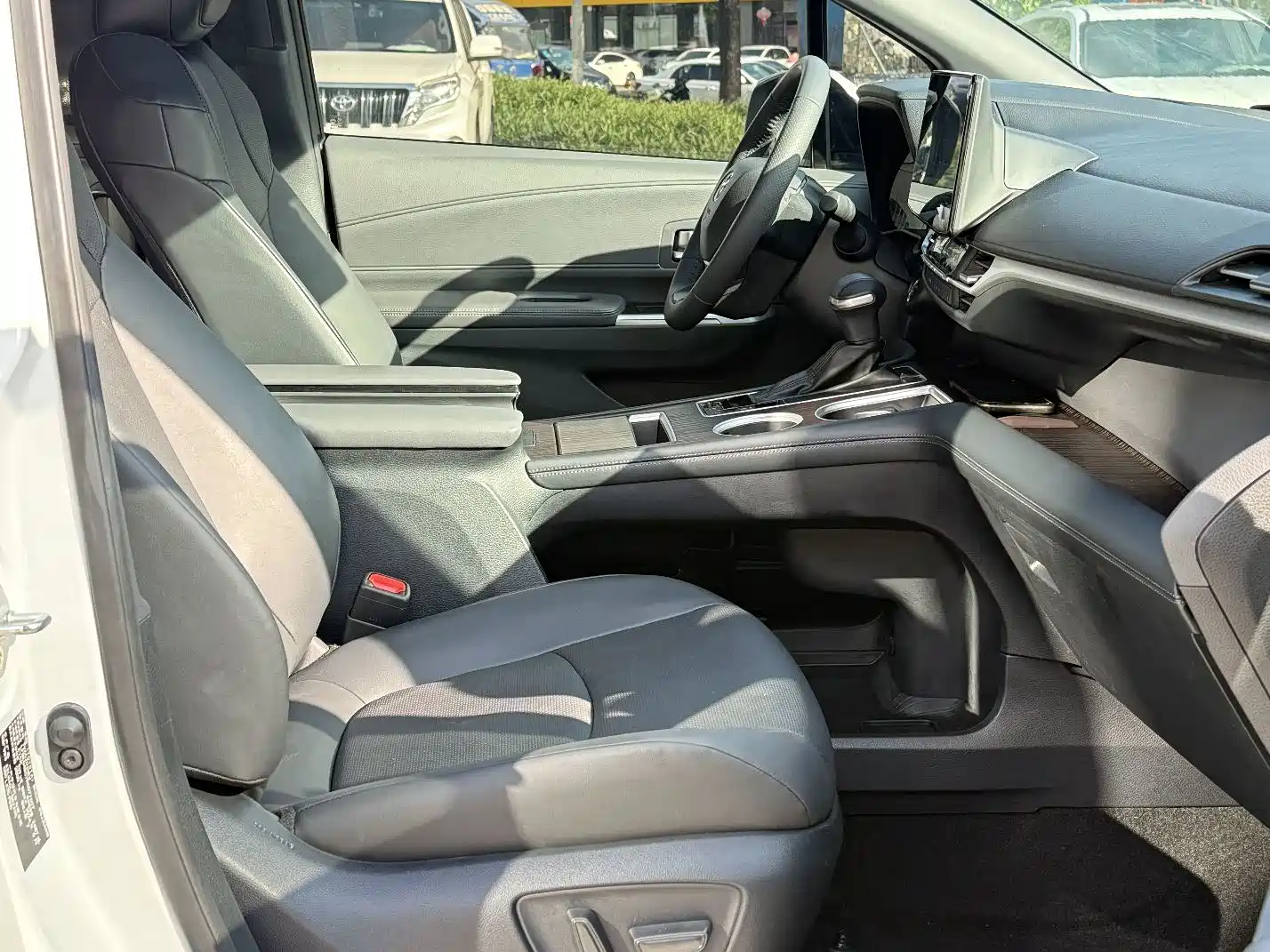 Фото 8 - Toyota Granvia