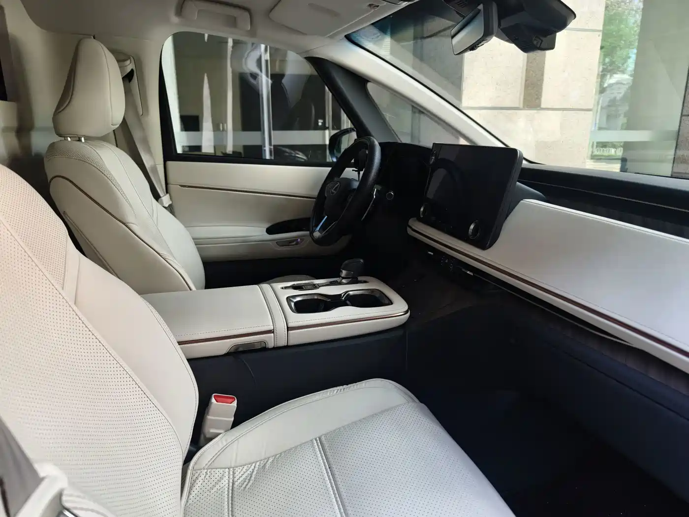 Lexus LM 2024 2025 Model 500h Four-Seater Imperial Edition