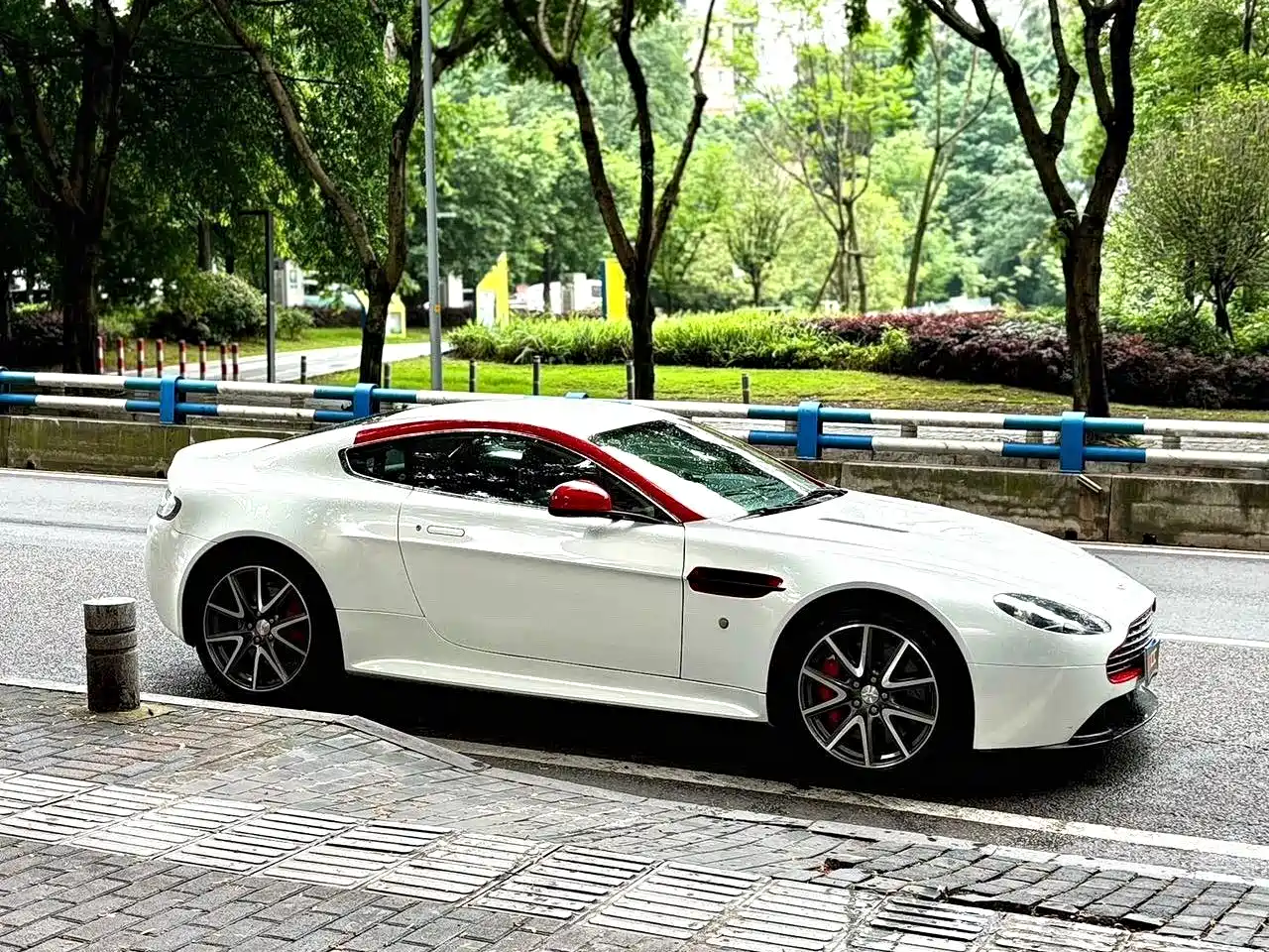 Aston Martin Vantage 2013 2012 4.7L S Coupe