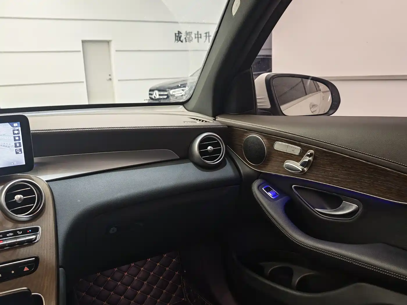 Mercedes-Benz GLC 2022 Model GLC 260 L 4MATIC Luxury Edition фото 10