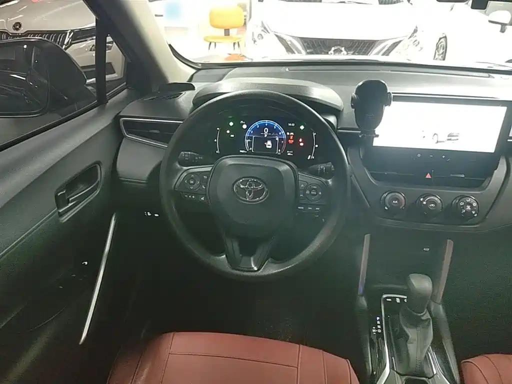 Toyota Corolla Cross 2023 2.0L Pioneer Edition фото 11