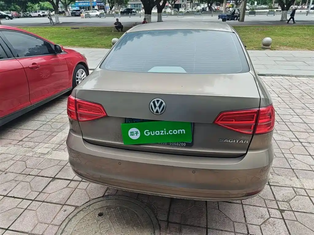 Volkswagen Sagitar 2015 1.6L Manual Comfort фото 6