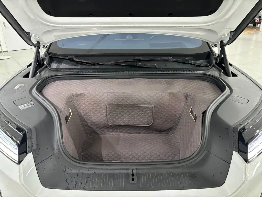 NIO ES8 2026 2025 Model 6-Seat Executive Luxury Edition