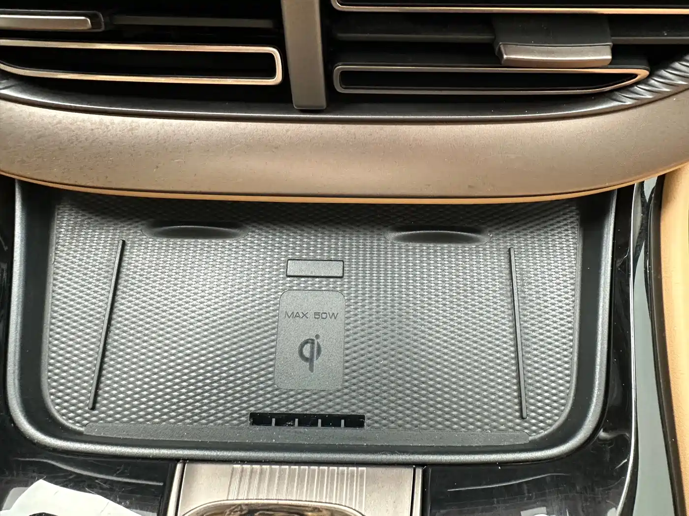 Denza D9 2022 DM-i 970 AWD Flagship фото 28