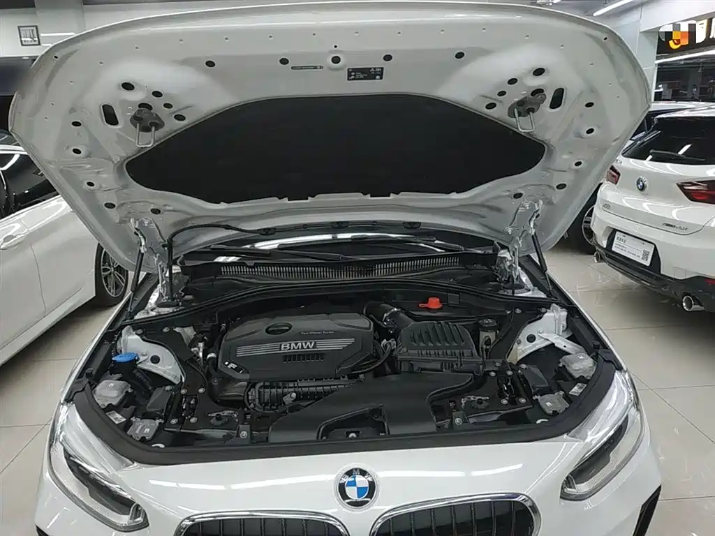 BMW 1 Series 2022 120i M Sport фото 20