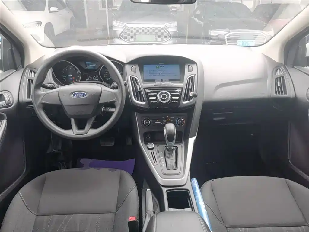 Ford Focus 2019 2018 Hatchback Classic 1.6L Automatic Comfort Smart Edition