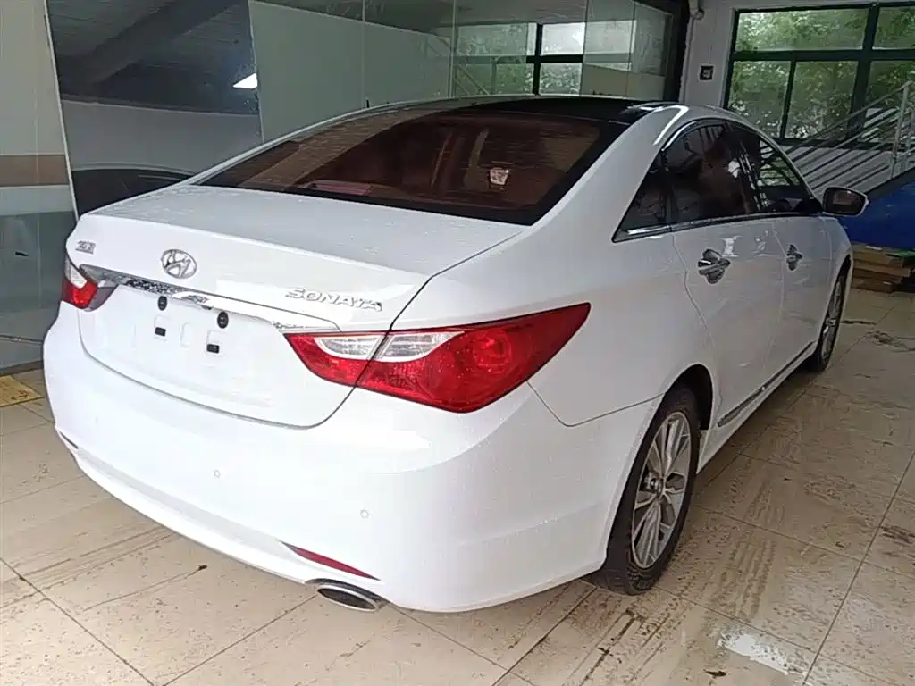 Hyundai Sonata 2014 2.0L Automatic Luxury фото 7