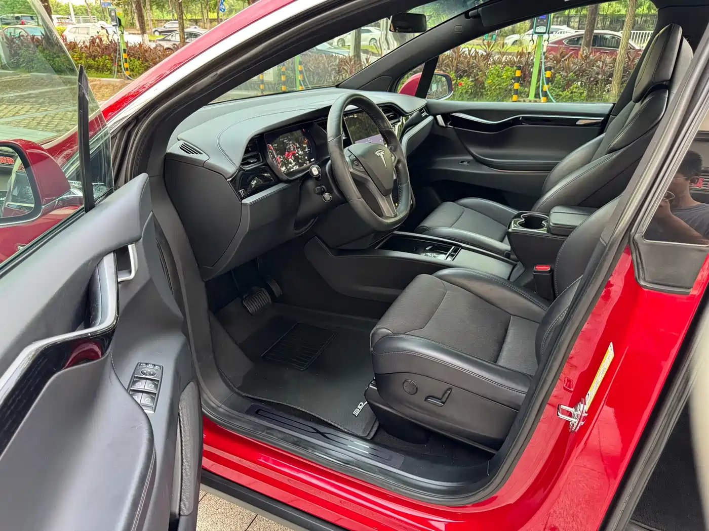 Photo 4 - Tesla Model X