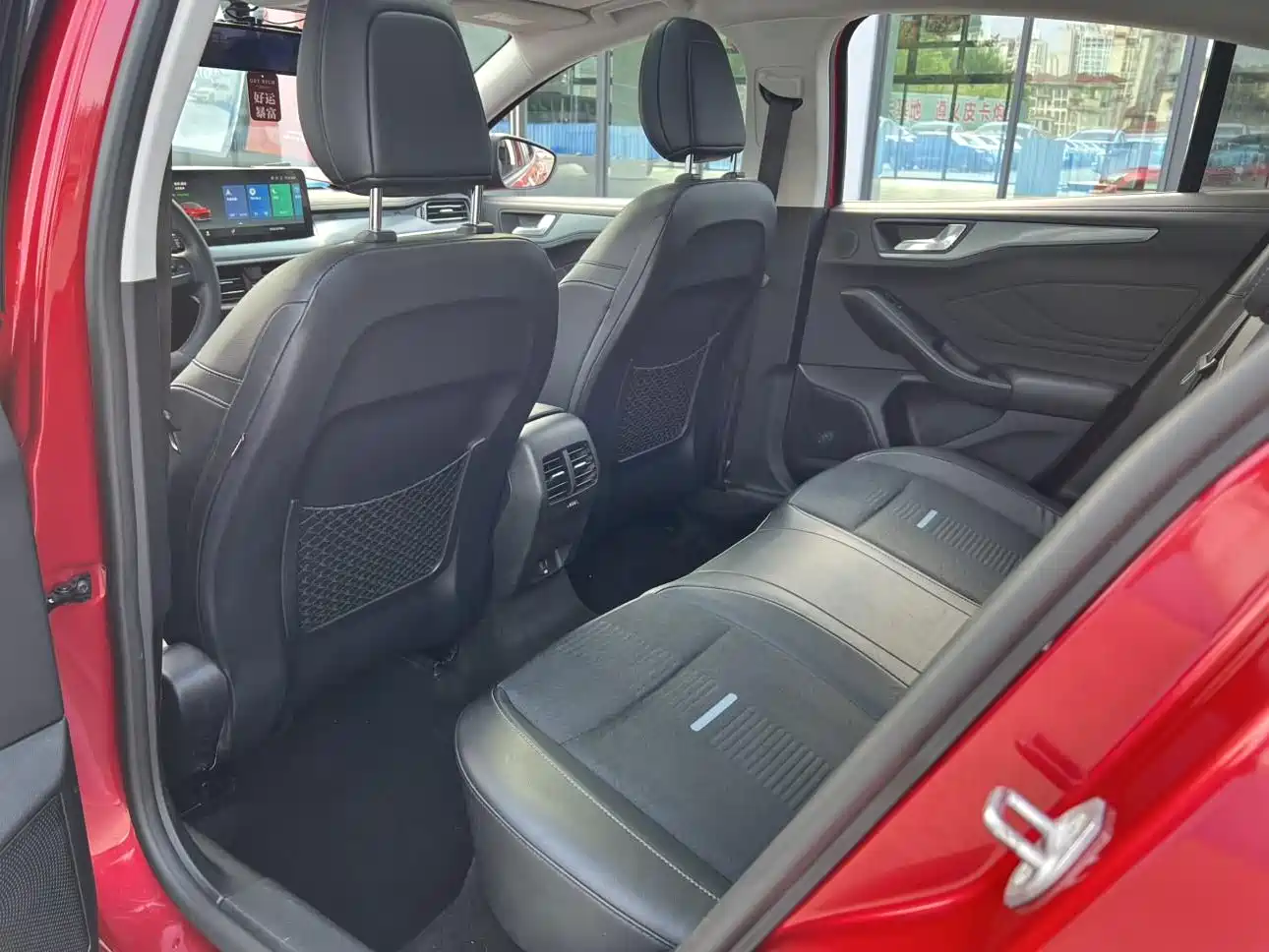 Photo 8 - Ford Focus