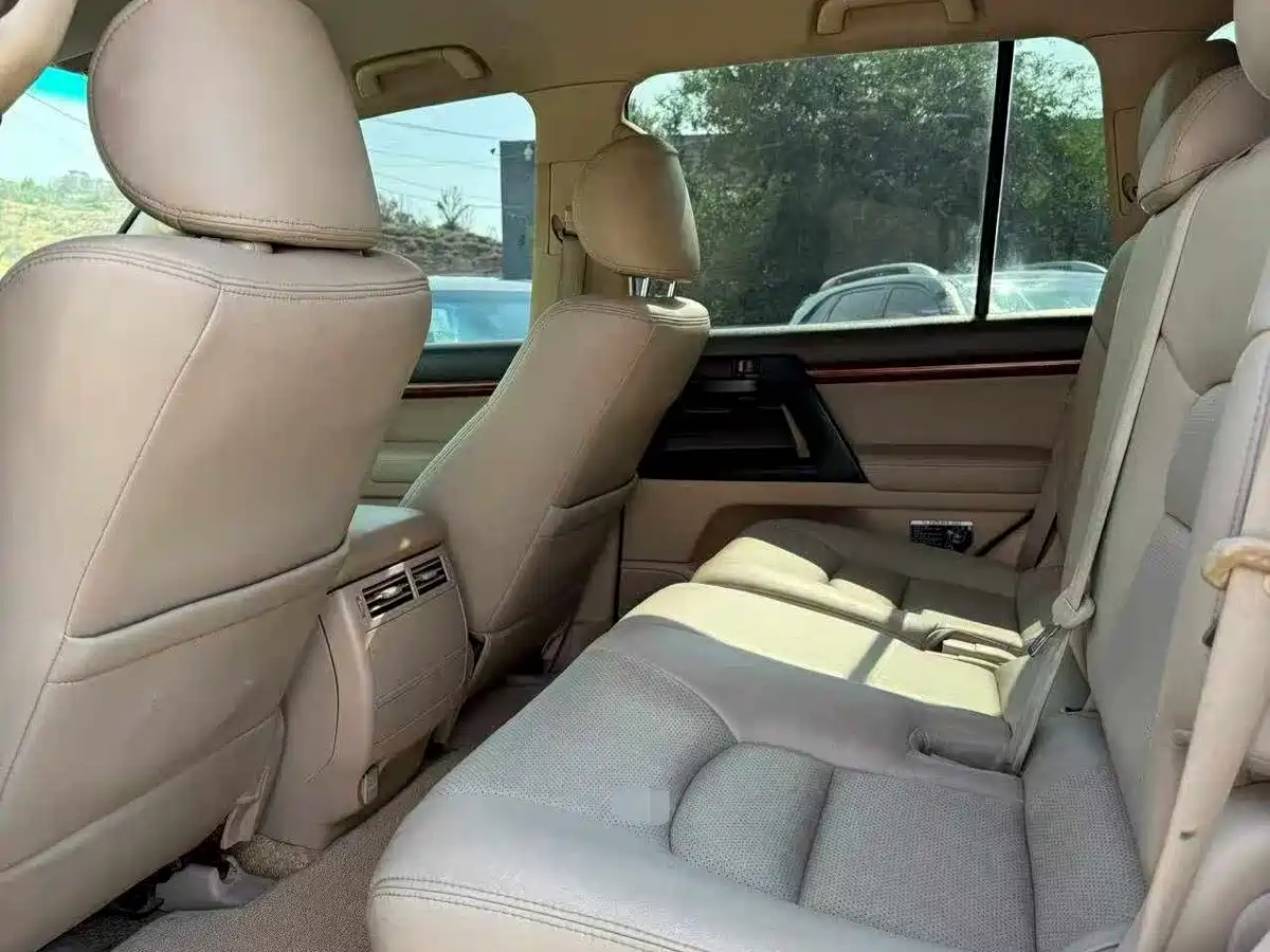 Toyota Land Cruiser (Import) 2015 2015 4.0L V6 Middle East Low Configuration Edition