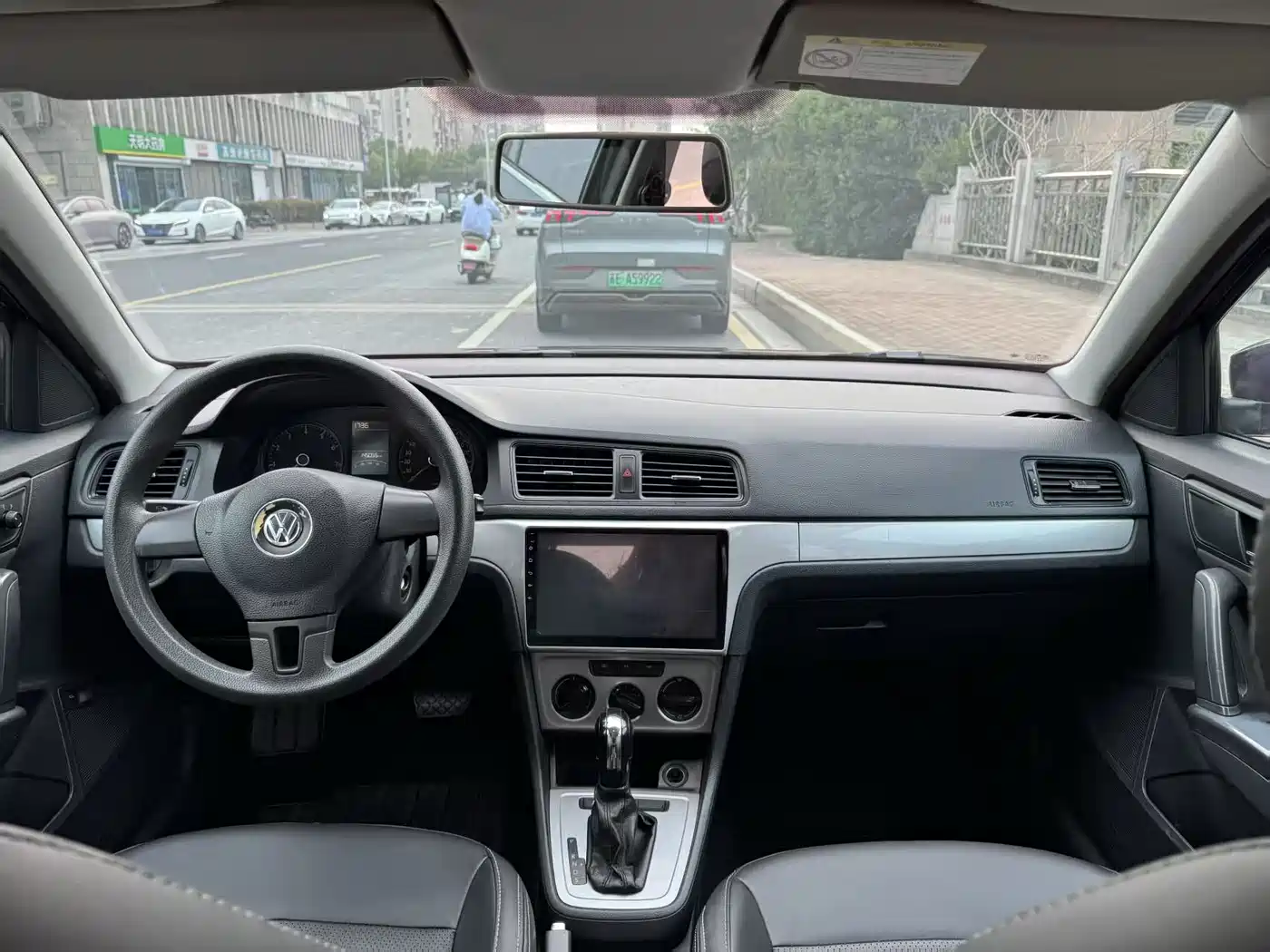 Volkswagen Lavida 2015 1.6L Automatic Trend Edition фото 12
