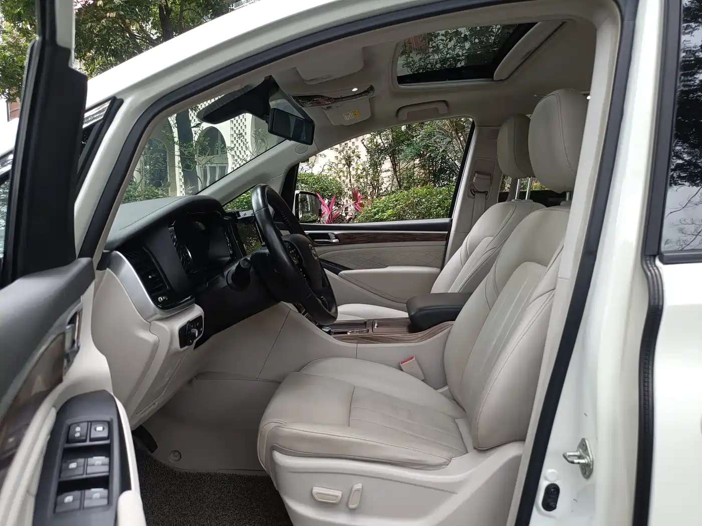 GAC Trumpchi Trumpchi M8 2018 320T Premium Edition фото 8