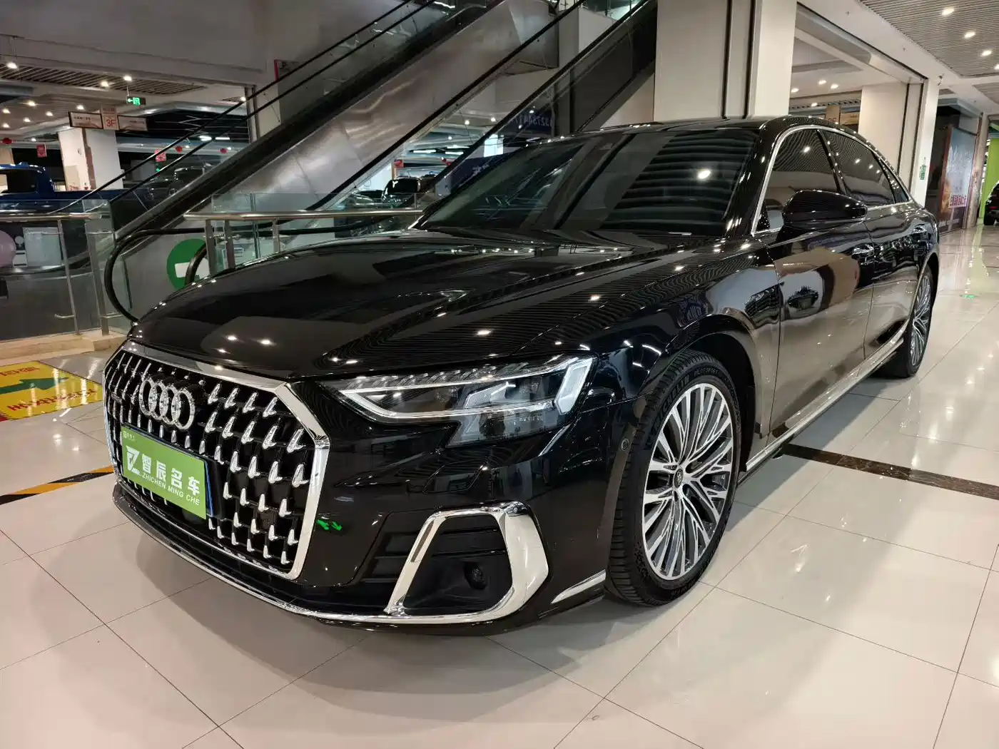 Фото 1 - Audi A8