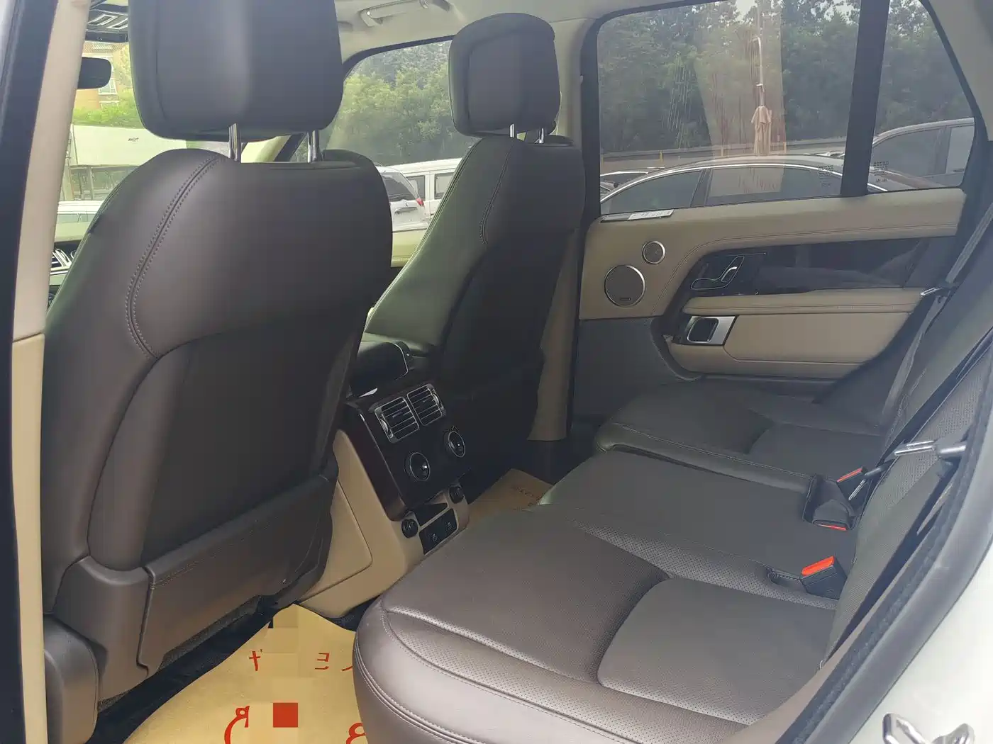 Land Rover Range Rover 2022 3.0 L6 360PS Heritage Edition фото 16