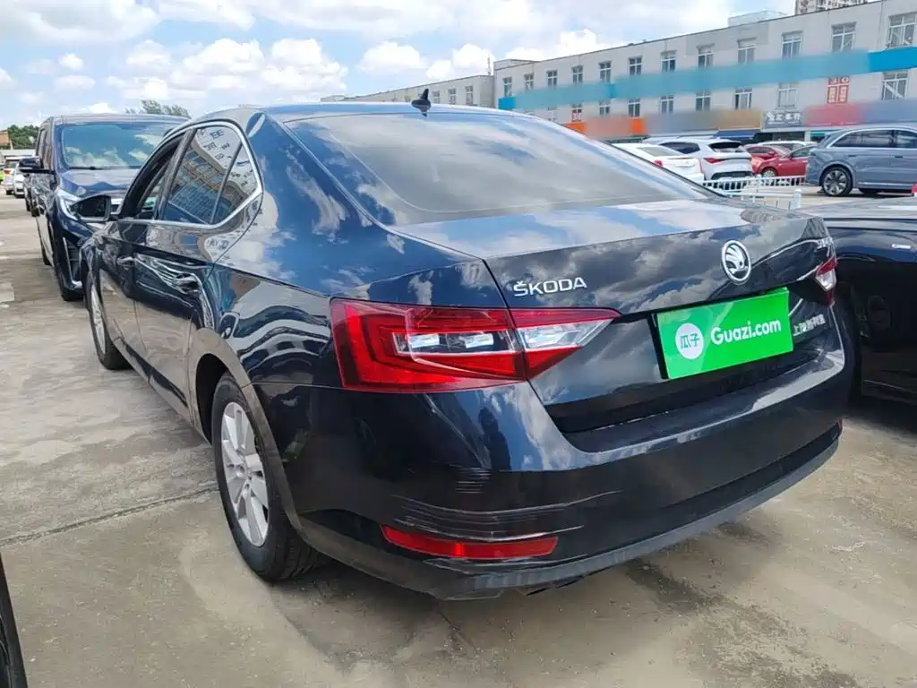 Photo 5 - Škoda Superb