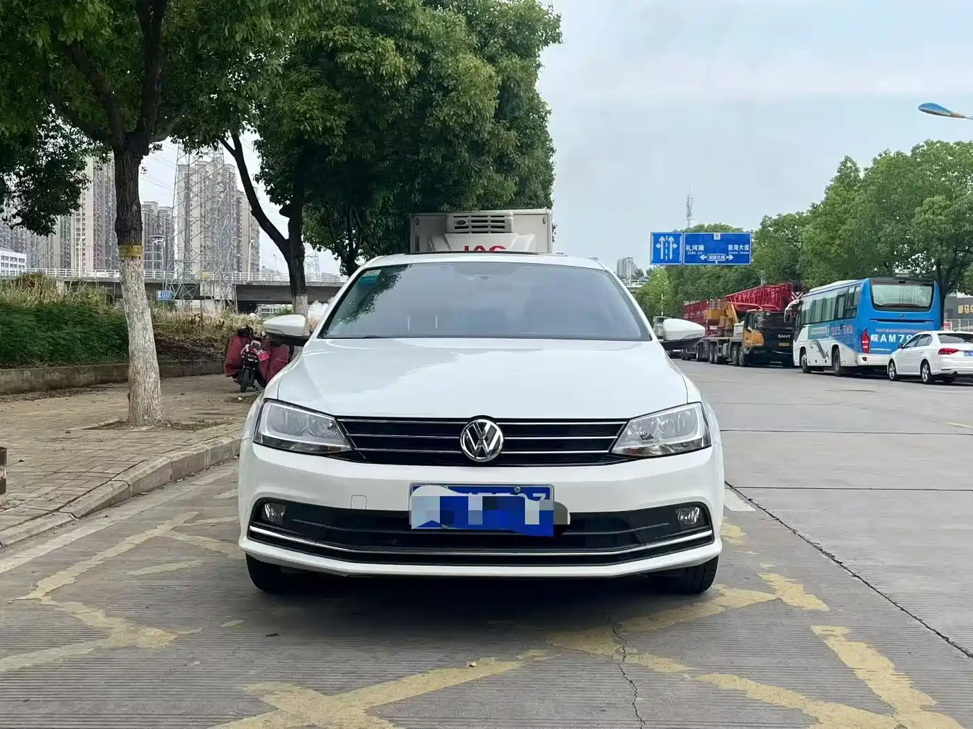 Volkswagen Sagitar 2015 1.6L Automatic Comfort фото 2