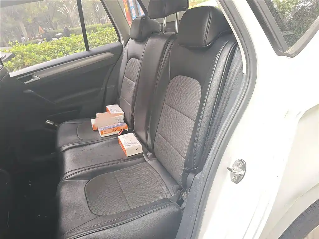 Volkswagen Golf Sportsvan 2016 1.6L Automatic Comfort фото 15