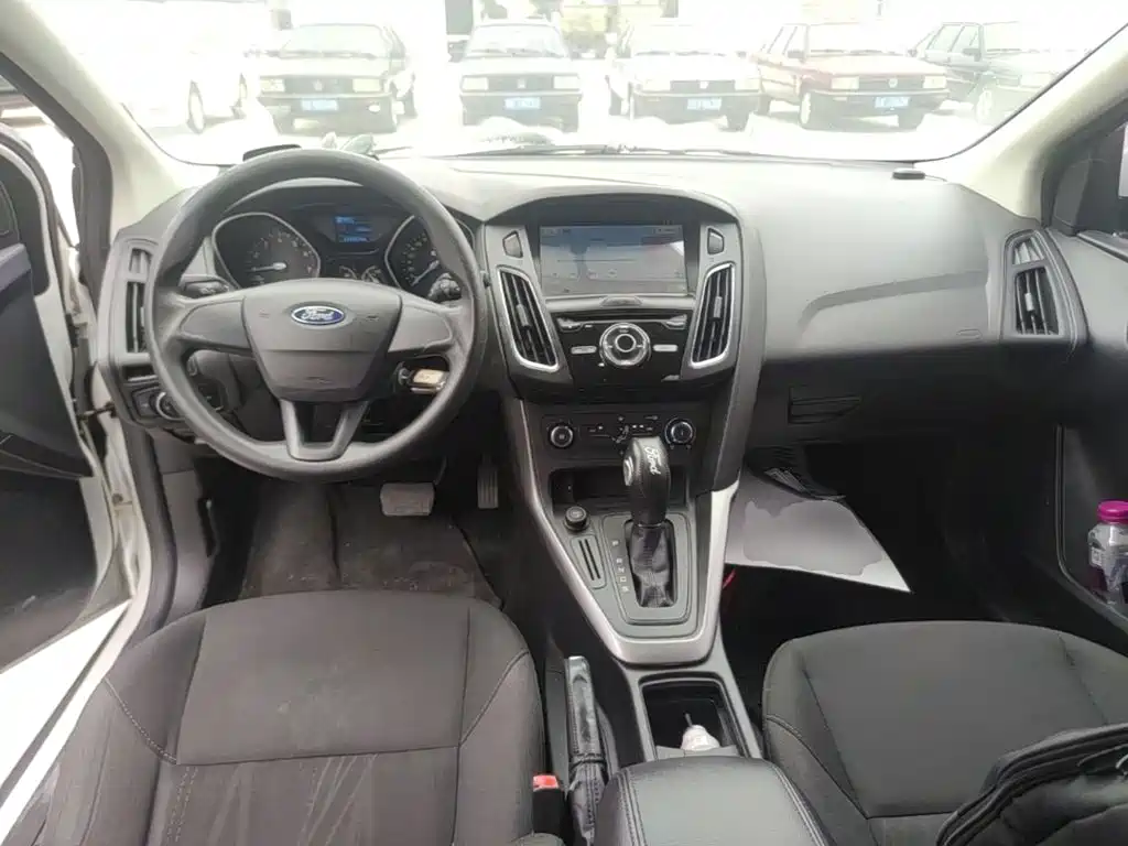 Фото 10 - Ford Focus