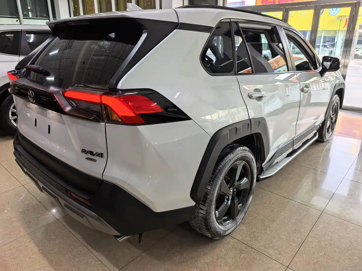 Toyota RAV4 Rongfang 2022 2.0L CVT 4WD Premium Edition фото 5