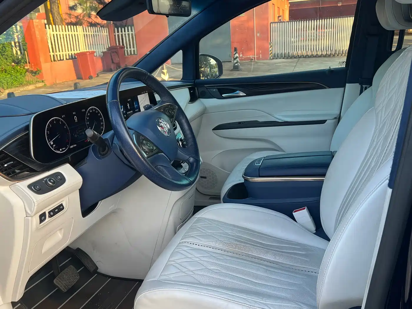 Photo 7 - Buick GL8
