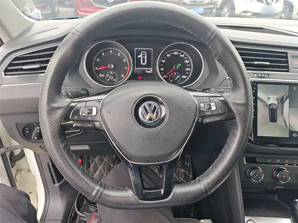 Volkswagen Tiguan L 2018 Facelift 330TSI Automatic 2WD Trend Edition фото 8