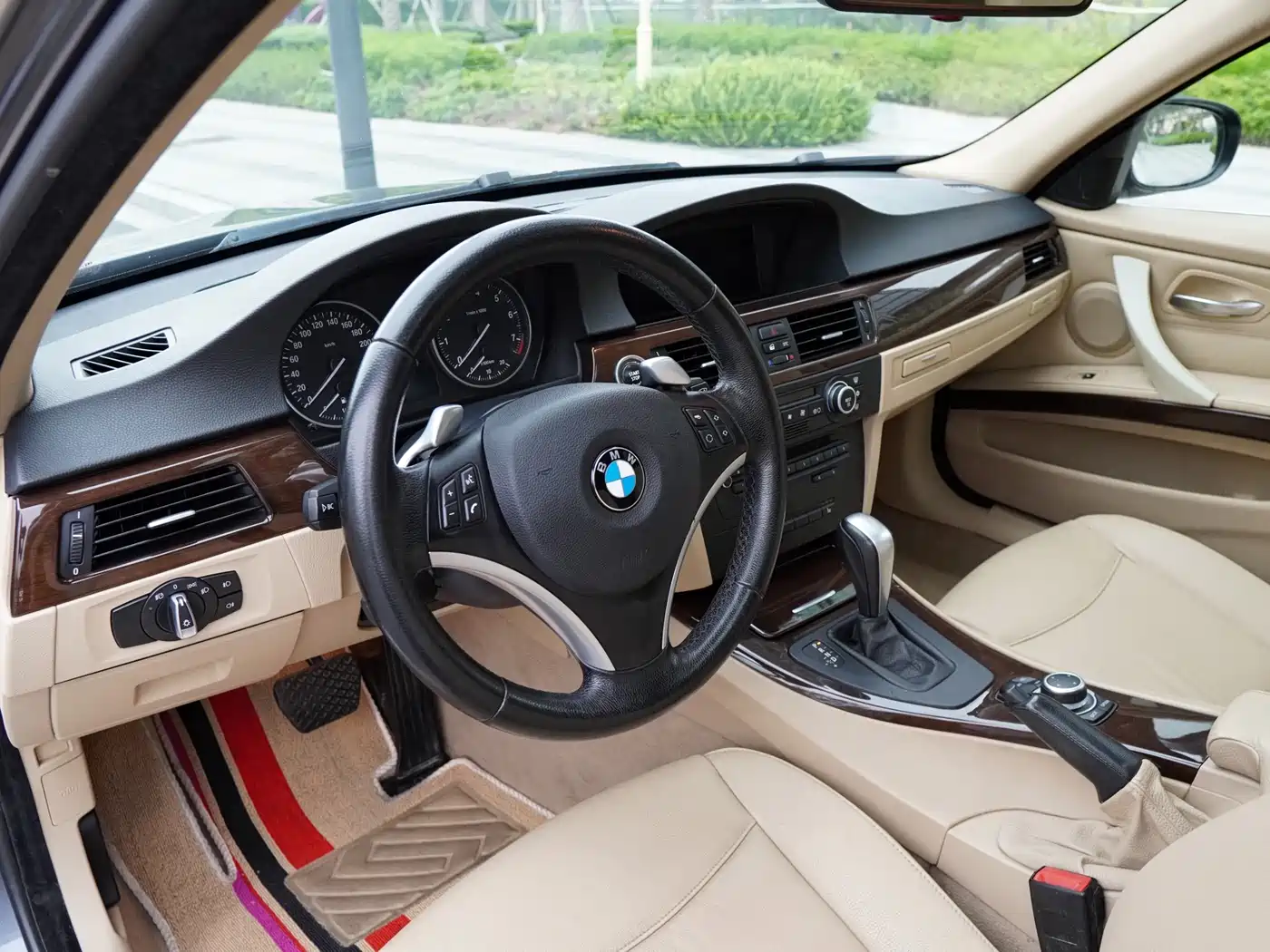 BMW 3 Series 2009 325i Luxury фото 14