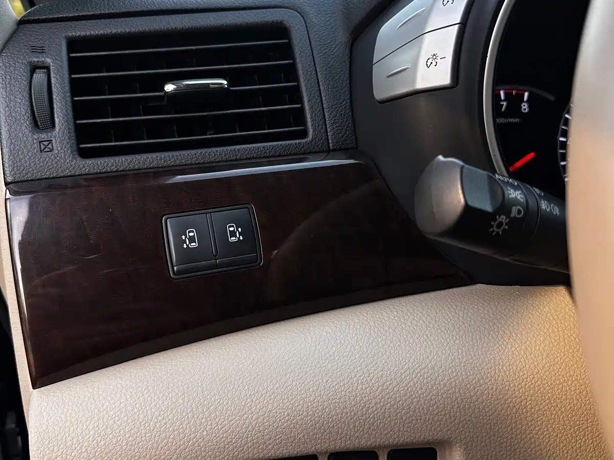 Nissan Quest 2015 3.5L SL фото 23