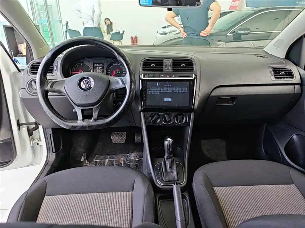Volkswagen Polo 2018 1.5L Auto Safe Drive фото 10