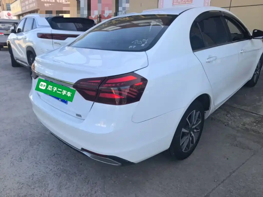 Фото 7 - Geely Emgrand