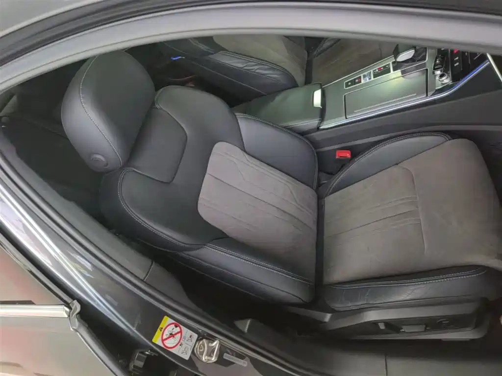 Audi A6L 2021 40 TFSI Luxury Sport фото 25