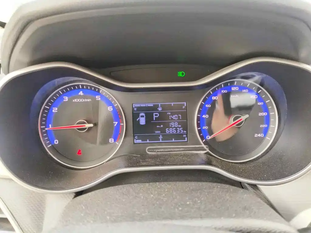 Фото 15 - Geely Vision