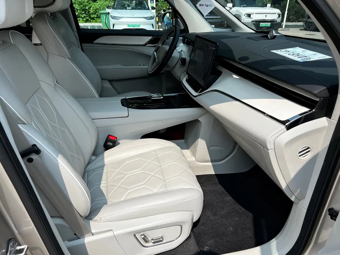 Volvo EM90 2024 2025 Ultra Six-Seater