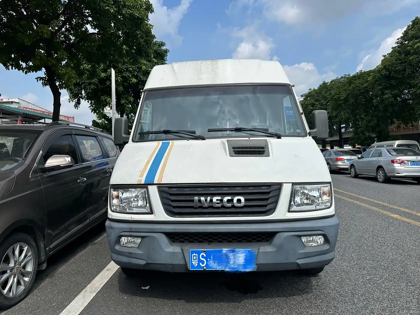Iveco Daily 2021 2021 2.5T A35 M1 Bus 5-9 Seats Short Wheelbase Medium Roof Single Tire Manual Door
