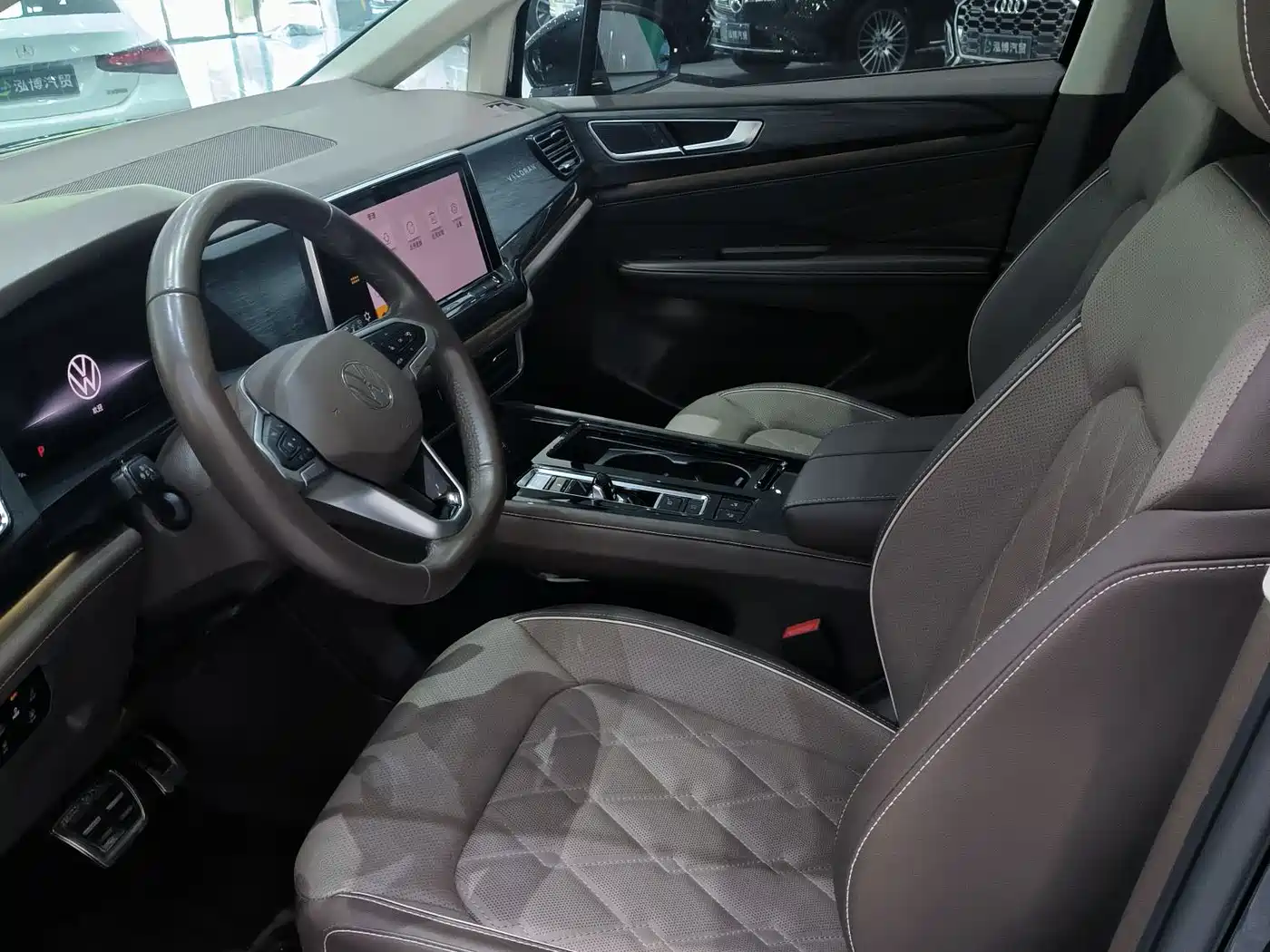 Volkswagen Viloran 2023 380TSI Premium Edition фото 4