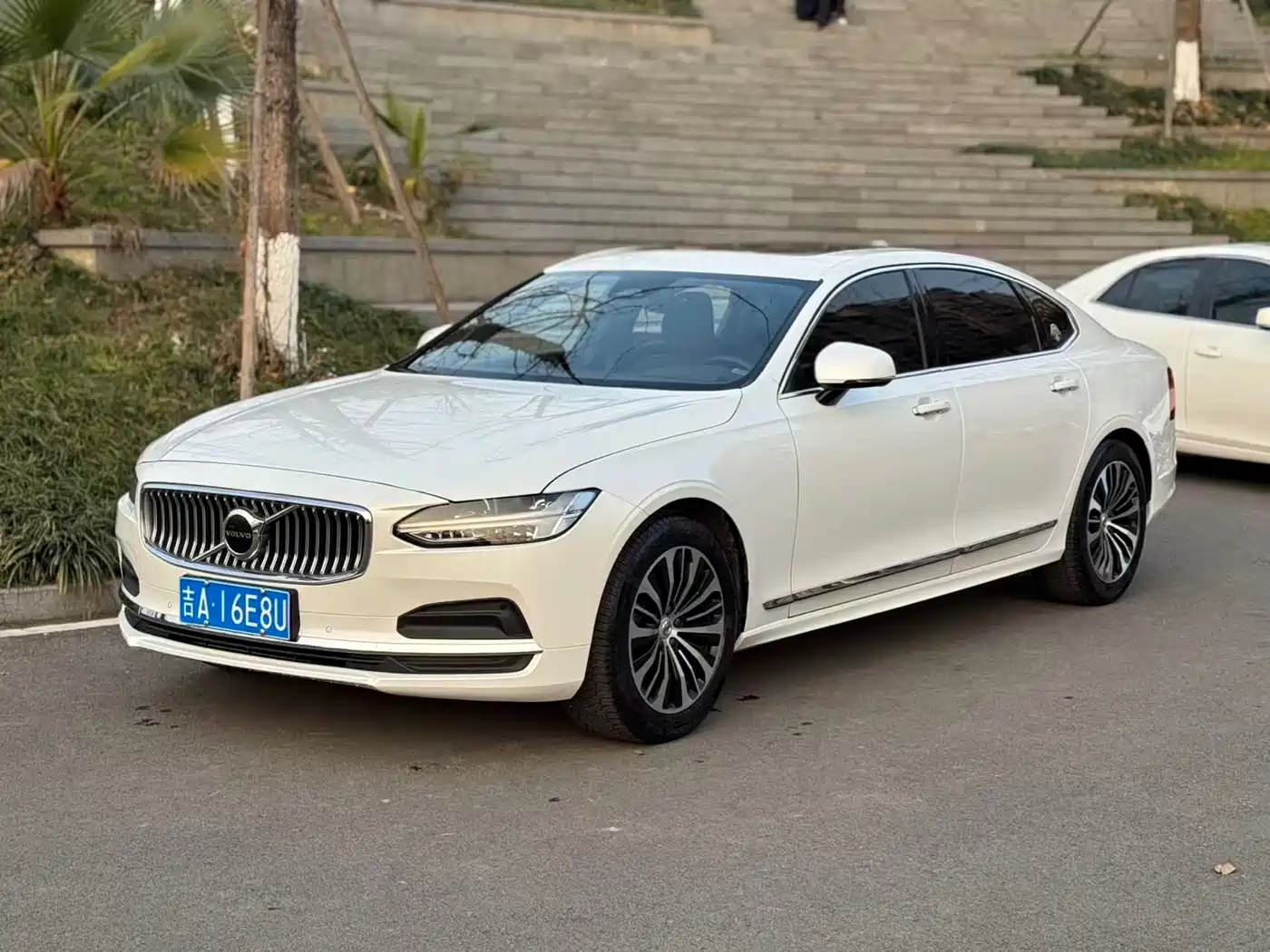 Фото 1 - Volvo S90