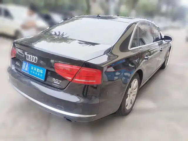 Audi A8 2011 A8L 3.0 TFSI quattro Luxury (213kW) — фото 2