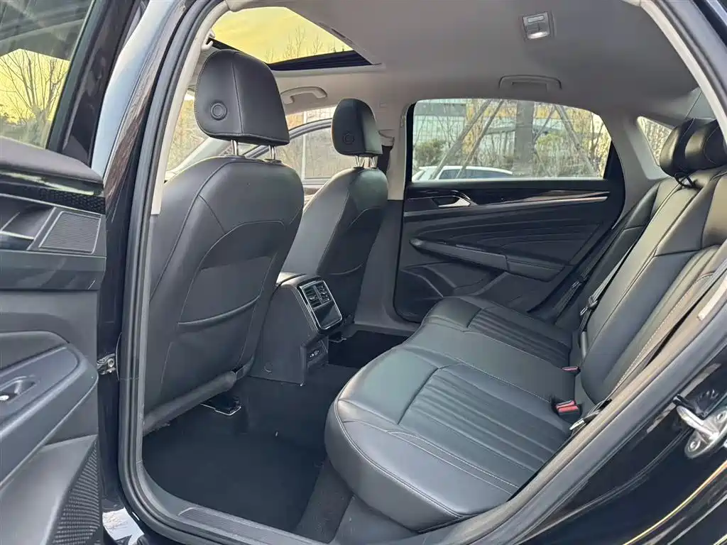 Volkswagen Passat 2022 280TSI Business Edition фото 18